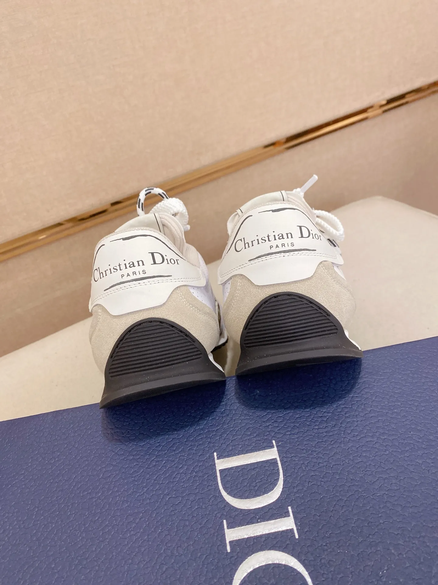 Men's shoes💰: 500💰Couple style💏 [Dior·Dior] New casual sports style men's shoes, new spring and summer design, perfect workmanship, lace-up lazy style to create wardrobe quality, upper: imported first-layer cowhide, mesh breathable lining soft and comfortable, ultra-light TPU wear-resistant outsole, simple, versatile fashion men's shoes, excellent color code number 35--44. (45,46 customized items are not returnable or exchangeable)